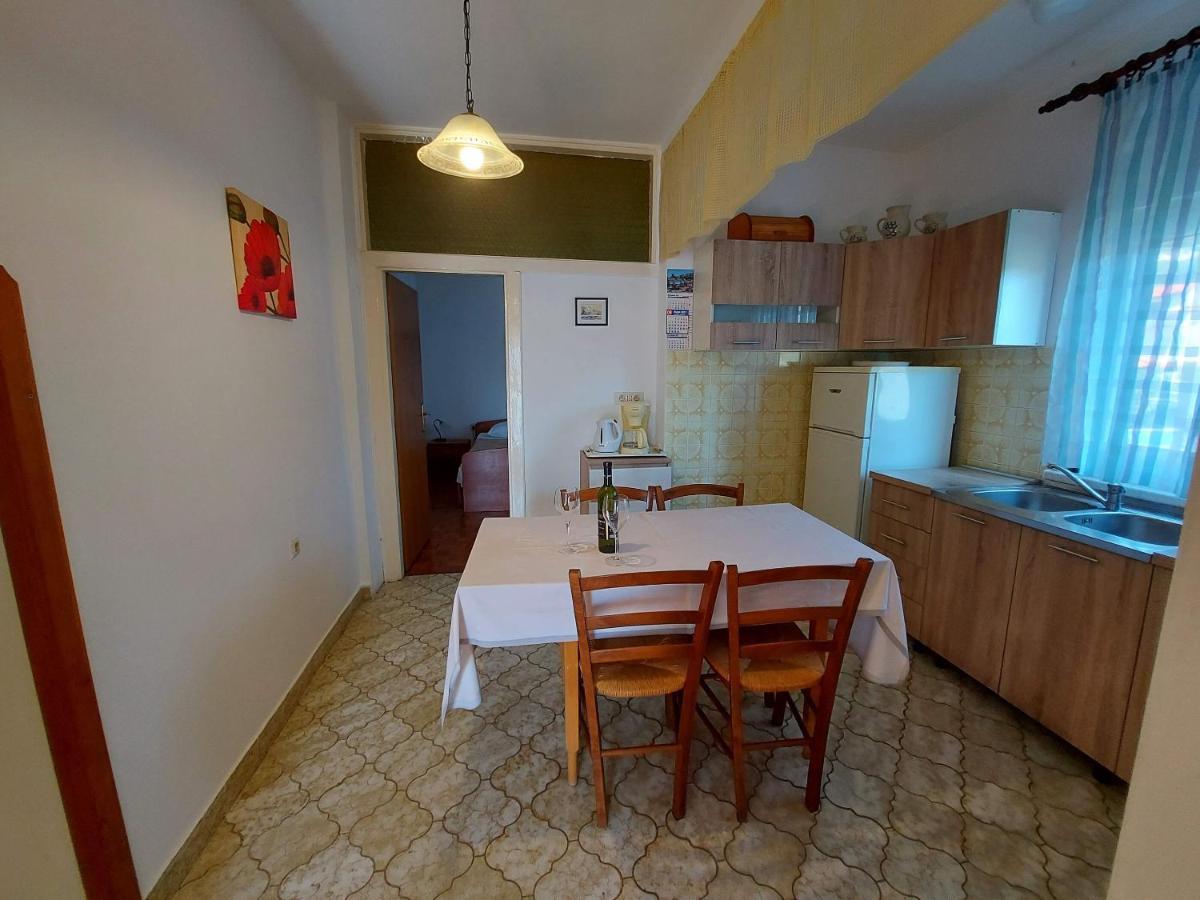 Apartments Fam Tomasic Baška Kamer foto