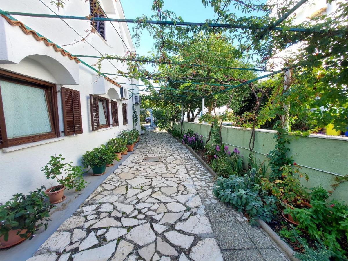 Apartments Fam Tomasic Baška Buitenkant foto
