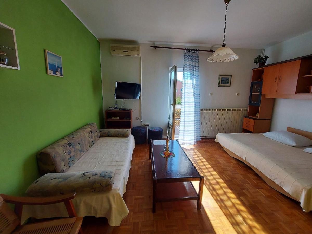 Apartments Fam Tomasic Baška Buitenkant foto