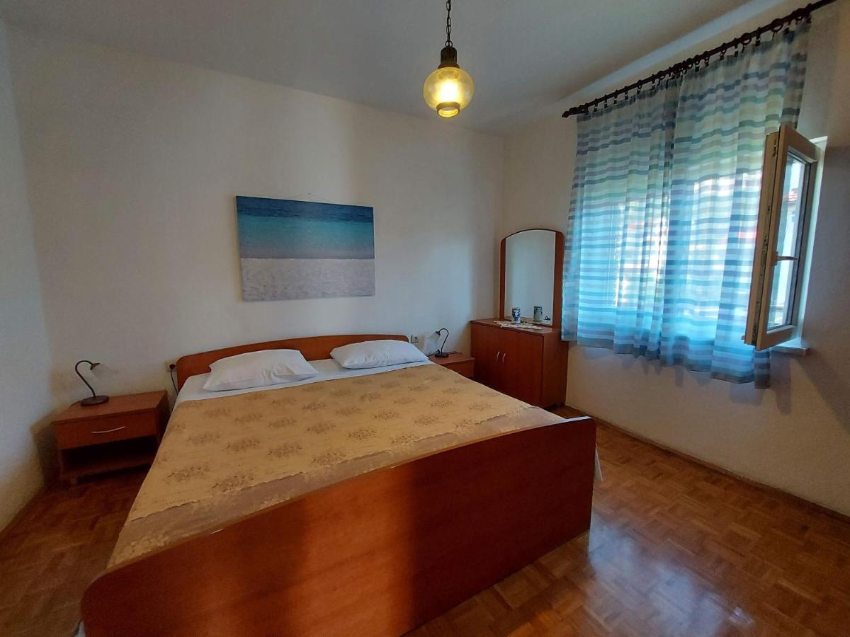 Apartments Fam Tomasic Baška Buitenkant foto
